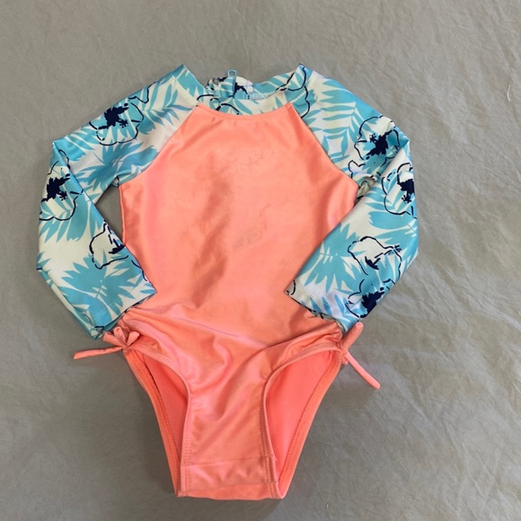Swimsuit‎ - Picture 1 of 7